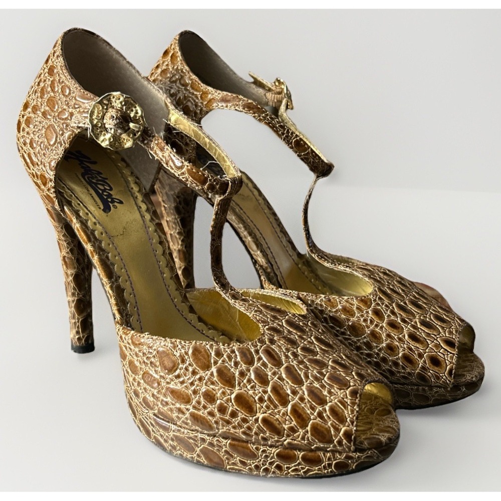 Hale Bob Y2K Croc Embossed Leather T-Strap Peep Toe Heels Tan Gold Size 7M